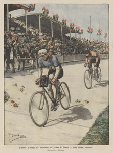 A chegada a Paris dos concorrentes do Tour de France, vencedor Petit Breton
