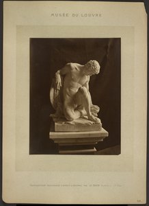 [«Gladiador Moribundo», de Julien, Museu do Louvre] de Adolphe Braun