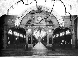 Pórtico do Pavilhão de Horologia na Exposição Universal, Paris, 1889 de Adolphe Giraudon