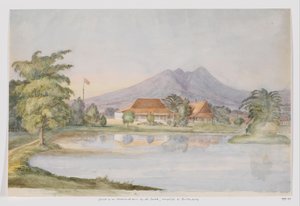 Vista de uma casa com bandeira holandesa e lagoa contra uma montanha, Java Ocidental