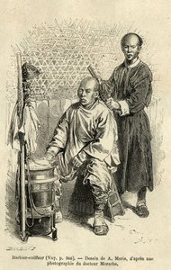 Um barbeiro barbeiro em pleno trabalho, um banco e uma caixa cilíndrica de madeira com compartimentos e uma tigela compõem o seu equipamento de viagem. Gravura depois do desenho de A. Marie, para ilustrar a viagem a Pekin e ao Norte da China, de T. Choutze de Adrien Emmanuel Marie