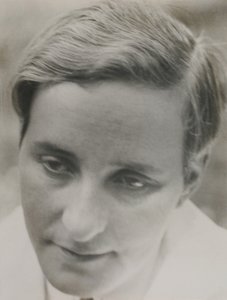 Auto-retrato, cerca de 1931. de Aenne Biermann