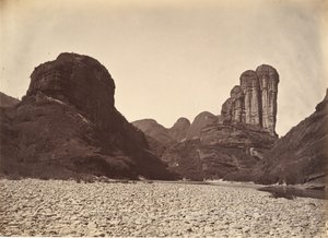 Montanha de pedra empilhada perto de Sing Chang, ca. 1869.