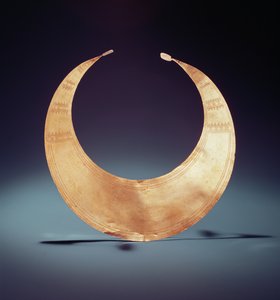 Lunula, Ross, Condado de Westmeath, Idade do Bronze Primitivo, c.2000 aC (ouro)