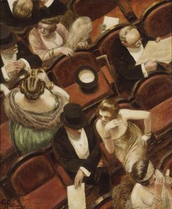 No Teatro.