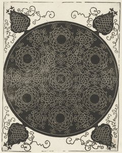 Exemplo de bordado com sete motivos em forma de coroa de Albrecht Dürer