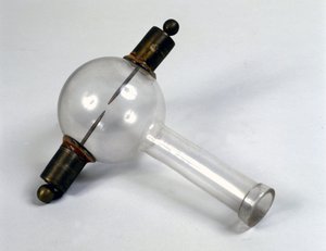 A pistola elétrica de Alessandro (Alexandre) Volta usada para acender o metano. Museu de Ciência e Tecnologia, Milão. de Alessandro Volta