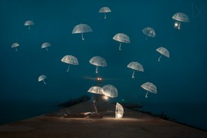Noite dos Guarda-chuvas Flutuantes de Alexandar Lazarov