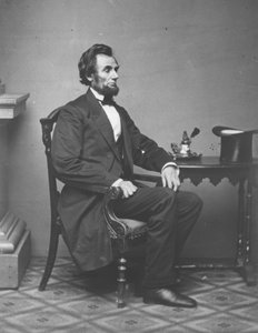 Abraham Lincoln, retrato de corpo inteiro, sentado, 1861