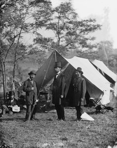 Abraham Lincoln com Allan Pinkerton e o major-general John A. McClernand, 1862 de Alexander Gardner