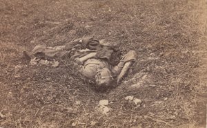 Soldado Confederado [no campo de batalha em Antietam], setembro de 1862. de Alexander Gardner