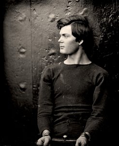 Lewis Powell em ferros de pulso a bordo do USS Saugus, 1865 de Alexander Gardner