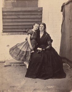 Sra. Greenhow e Filha, Presos no Antigo Capitólio, Washington, 1862. de Alexander Gardner
