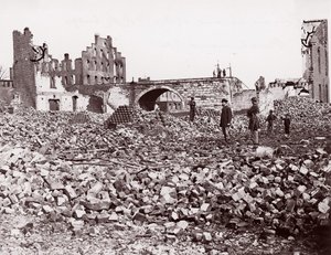 Ruínas no final de Richmond e Petersburg Railroad Bridge, Richmond, 1861-65. de Alexander Gardner