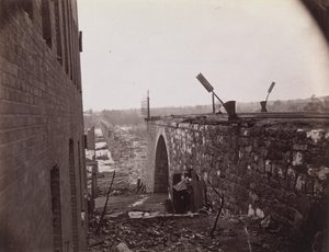 Ruínas da Ponte Ferroviária de Richmond e Petersburgo, Richmond, Virgínia, ca. 1865. de Alexander Gardner