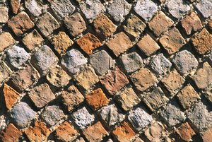 Grande plano de um piso de opus reticulatum. Acrópole de Civitella, Itália, Região de Abruzzo, Chieti