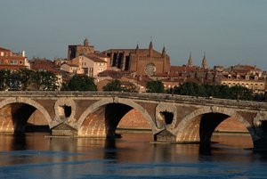 Pont-Neuf sobre o rio Garonne, Toulouse, Midi-Pyrenees, França