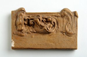 Maquete para Painel com Figura Sentada (gesso pintado) de Alfred Gilbert