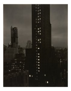 [Da minha janela no Shelton, Norte] de Alfred Stieglitz