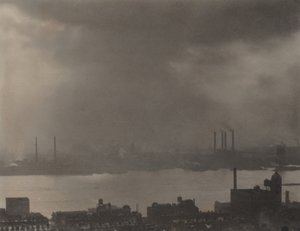 A partir de Shelton, Nova Iorque, com vista para leste de Alfred Stieglitz