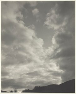 Música - Uma Sequência de Dez Fotografias em Nuvem, No. II de Alfred Stieglitz