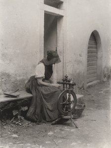 Anciã com roda de fiar de Alfred Stieglitz