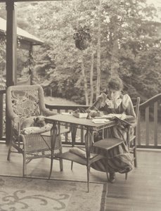 Na varanda, Oaklawn, Lake George de Alfred Stieglitz