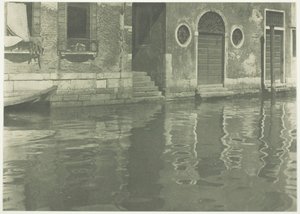 Reflexões - Veneza, 1894, impressa em 1897. de Alfred Stieglitz
