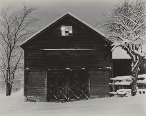 O Celeiro Preto e a Neve Branca de Alfred Stieglitz