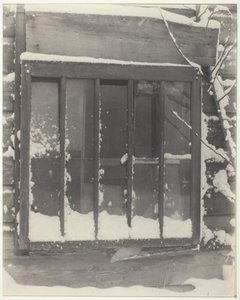 Janela: Madeira, Vidro, Neve, 1923. de Alfred Stieglitz