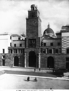Piazza della Vittoria com a Torre Mussolini, Brescia (foto a p/b)