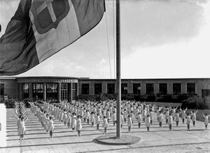 Villa Rosa Maltoni Mussolini: alunas exercitando (foto a p/b) de Fratelli Alinari