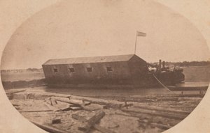 Bateria flutuante de Hamilton ancorada no final da ilha de Sullivan na noite anterior ..., abril de 1861. de Alma A. Pelot.