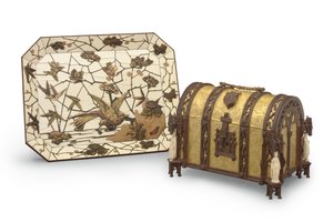 Charger, marchetaria de Ferdinand Duvinage e caixão de joias Gothic Revival, ambos c.1880 (ormolu, ferro, marfim, cobre dourado e madeira de frutas) (ver também 476607 e 476608)