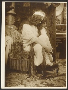[Modelo para ilustração de "Cloches de Noël et de Pâques", de Emil Gebhart, Paris]. de Alphonse Maria Mucha
