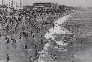 Califórnia: Veneza, um popular resort de praia durante todo o ano perto de Los Angeles (foto a p/b) de American Photographer (after)
