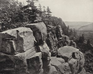 Penhascos perto do Lago do Diabo, Wisconsin (foto a p/b) de American Photographer (after)