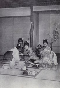 Geishas ao jantar em uma casa de chá (foto a p/b) de American Photographer (after)