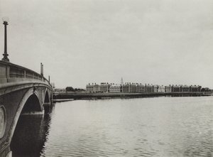 Universidade de Harvard: John Weeks Bridge e Graduate School of Business Administration (foto a p/b) de American Photographer (after)