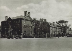 Universidade de Harvard: Phillips Brooks House; Mower Hall, Dormitório; Lionel Hall, Dormitório (foto a p/b) de American Photographer (after)