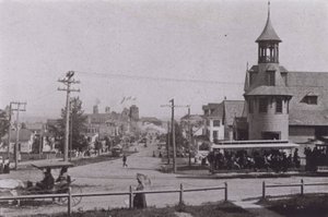 Old Orchard Beach, Maine: Pomar Velho olhando para a praia (foto a p/b) de American Photographer (after)