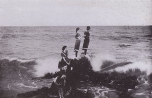 Old Orchard Beach, Maine: Surfe em Googins Rocks (foto a p/b) de American Photographer (after)