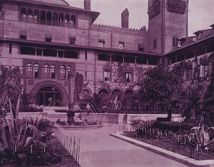 Hotel Ponce De Leon, St Augustine, Florida (foto a p/b) de American Photographer (after)