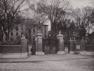 Providence, Rhode Island: Van Wickle Gate, Brown University (foto a p/b) de American Photographer (after)