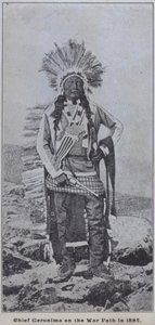 O chefe Apache Geronimo no caminho da guerra em 1885 (foto a p/b)