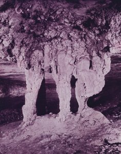 O Altar Nupcial, Caverna dos Mamutes (foto a p/b) de American Photographer (after)