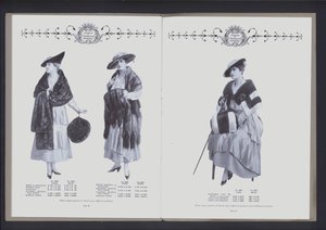 Espalhamento de duas páginas do The The Theater of Fur Fashion (foto a p/b) de American Photographer (after)