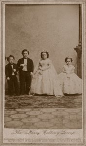 Fotografia de casamento de Charles Sherwood Stratton, humorista americano conhecido como General Tom Thumb, e sua esposa, Lavinia Warren.
