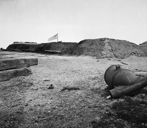 Argamassa confederada descartada no abandonado Fort Johnson, Charleston Harbor, Carolina do Sul de American Photographer