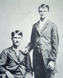 Frank (1843-1915) e Jesse James (1847-82) c.1870 (foto a p/b) de American Photographer